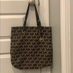 Large Micheal Kors purse/tote/travel bag